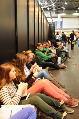 Die Lost generation beim Erstürmen der Hallen, 10:30 Uhr Comic Zentrum.©tesla42.de, 2013